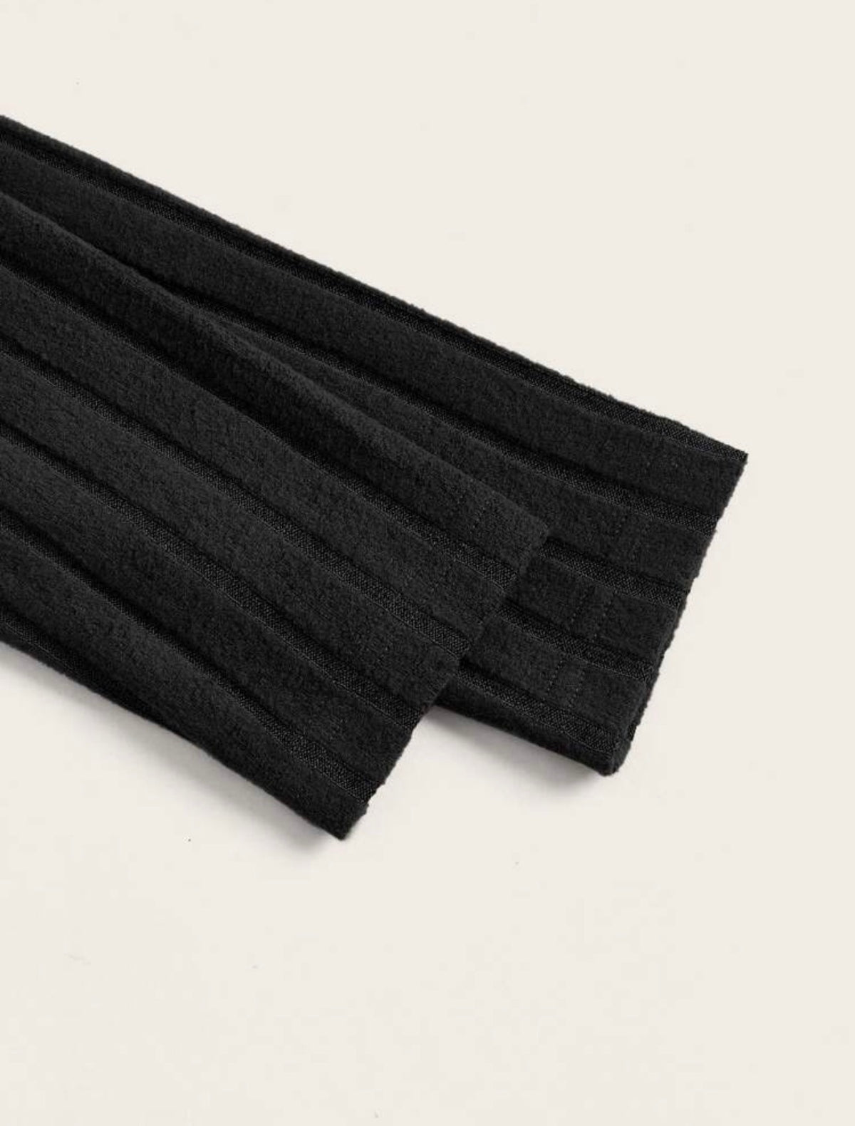 Black cut-out mock-neck crop top, image 4