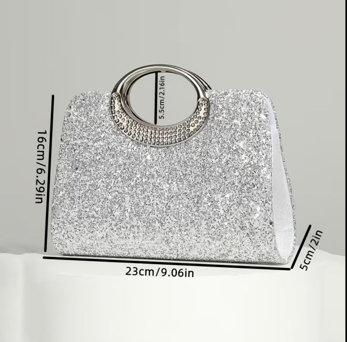 Bag measurements 23 x 16 x 5 cm