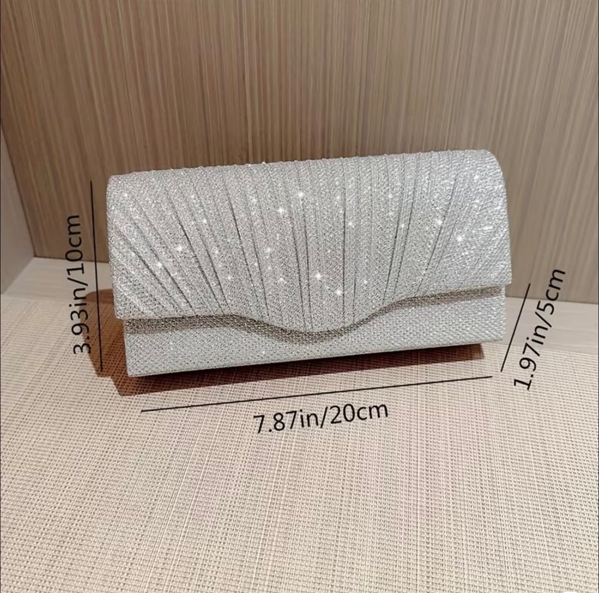 Silver clutch dimensions 20 x 10 x 5 cm